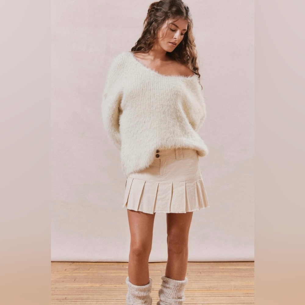 UO /Kimchi Blue Priscilla Fuzzy Eyelash Pullover Sweater NWOT Size S Ivory